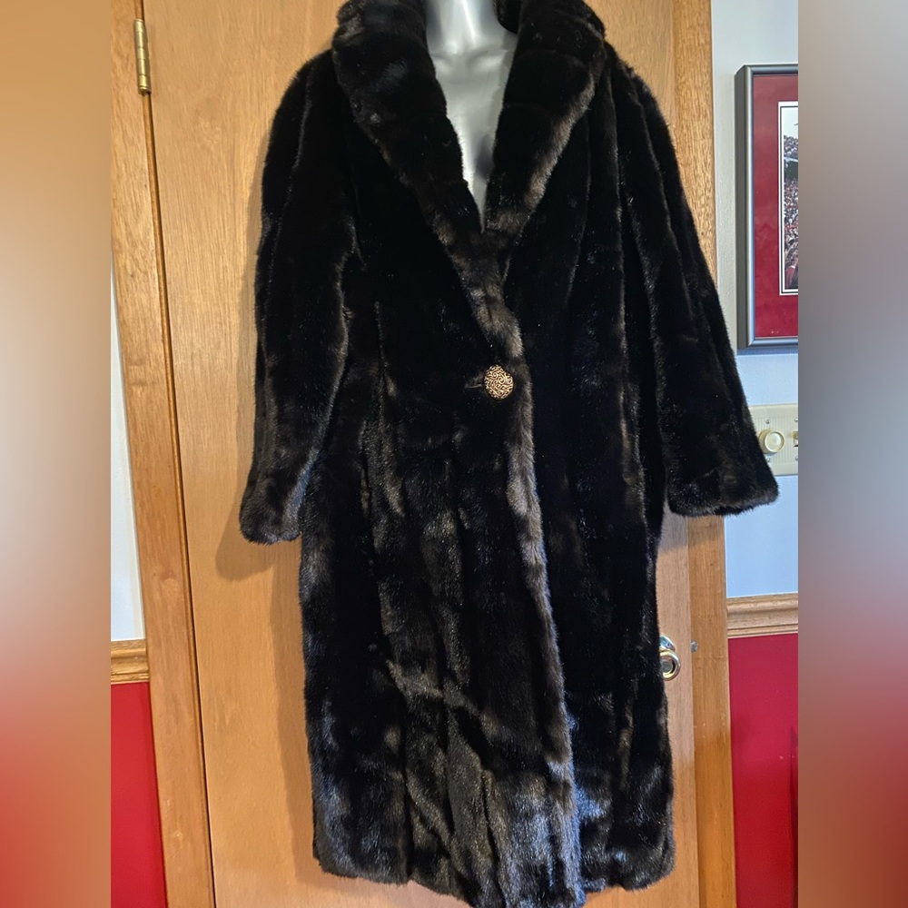 Sold Elsewhere—Dubrowsky & Perlbinder Women’s Brown Faux Fur Coat Vintage Large